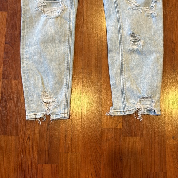 American Eagle ripped jeans size 2 - Picture 3 of 7